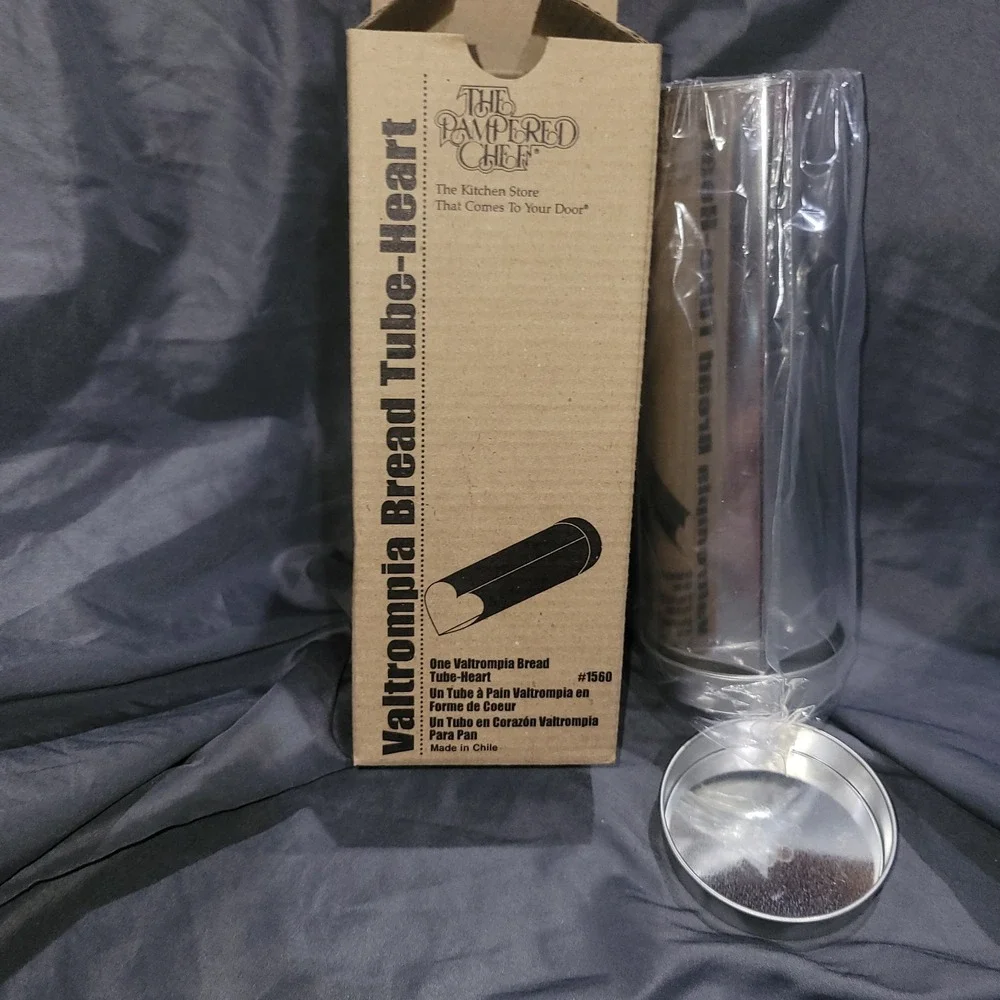 The Pampered Chef Valtrompia Bread Tube Heart Recipes Instructions in Box  New